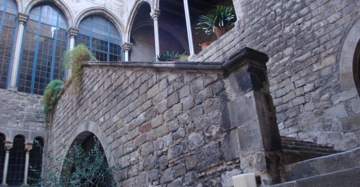 Barcelona: Gothic Quarter Walking Tour - Highlights and Topics