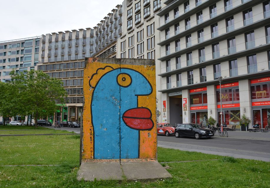 Berlin: Historical Sights & Berlin Wall Tour With a Berliner - Admiring the Berlin Wall