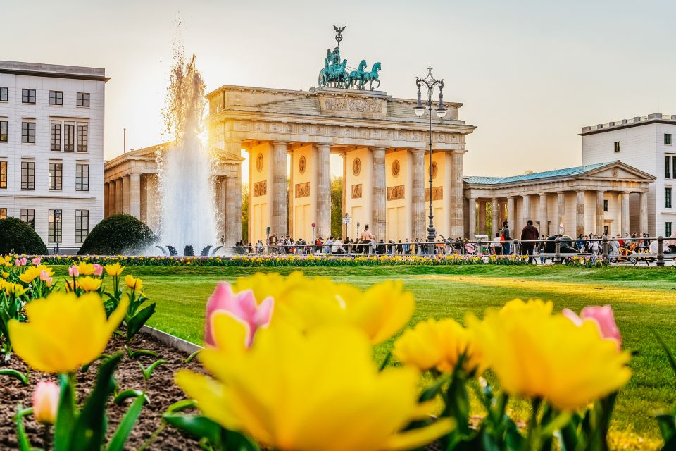 Berlin WelcomeCard: Discounts & Transport Berlin Zones (AB) - Multilingual Travel Guide