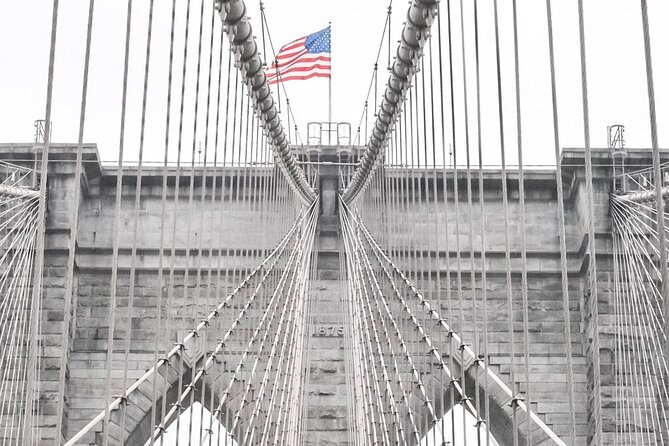 Brooklyn Bridge & DUMBO Neighborhood Tour - From Manhattan to Brooklyn - Group Size and Accessibility