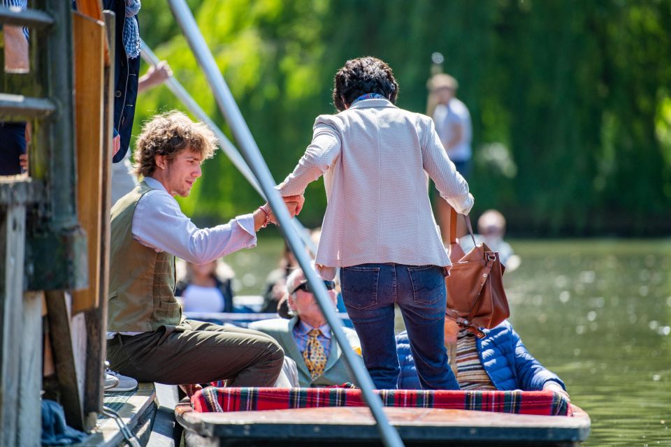 Cambridge Student-Guided Chinese Walking and English Punting - Exploring Iconic Landmarks