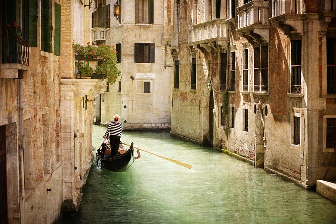 Classic 30-Minute Gondola Ride in Venice - Pricing and Booking Information