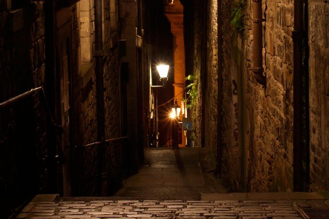 Edinburgh 2 Hour Nighttime Ghost Tour With Italian Tour Guide - Start Time