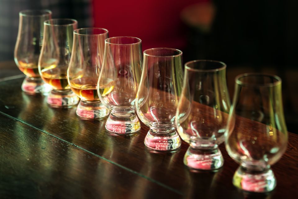 Edinburgh: Guided Whisky Tasting & Walking Tour - What to Bring