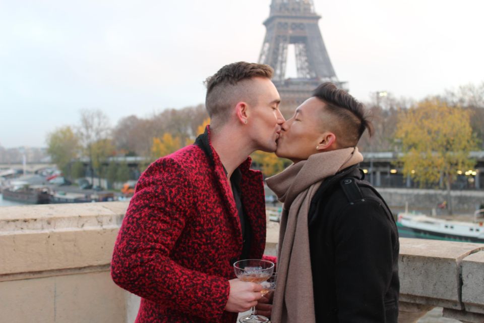 Eiffel Tower Proposal Lgbtqia+ / 1h Photographer - Flower Bouquet Options