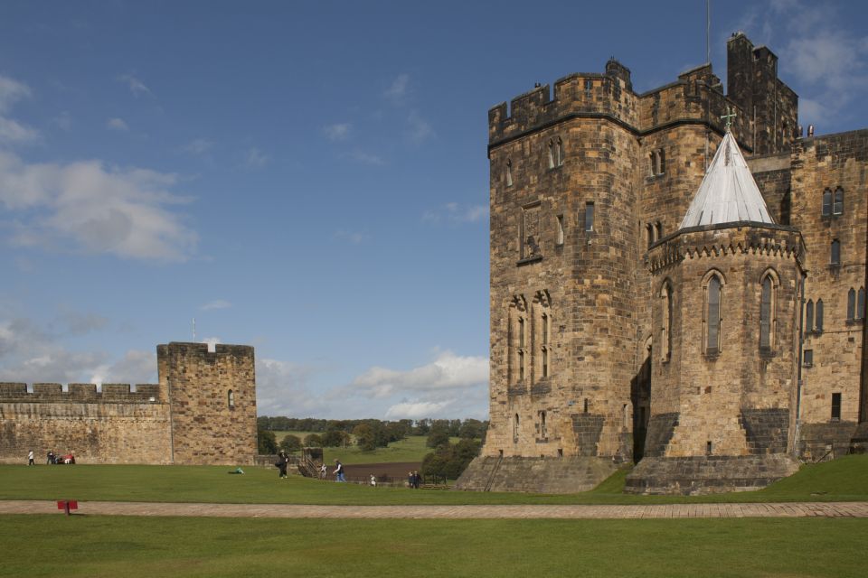 From Edinburgh: Alnwick Castle and Scottish Borders Tour - Border Crossing Into England