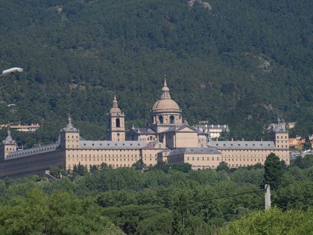 From Madrid: El Escorial, Valley and Toledo Day Trip - Lunch Break Details