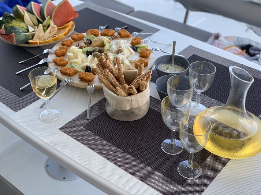 Hersonissos: Private Catamaran to Dia Island With Meal - Meal and Refreshments