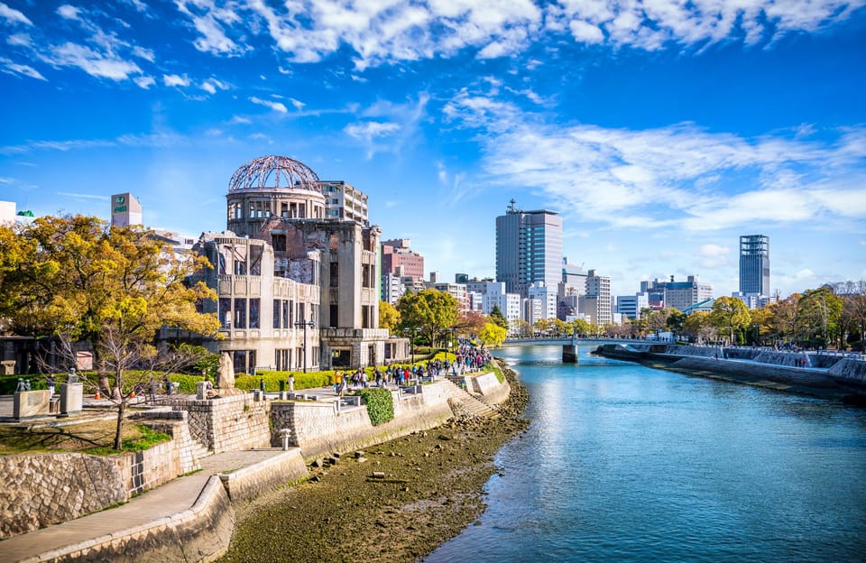 Hiroshima's Historic Walk: Castle, Dome & Peace Park - Hiroshima Gokoku Shrine Exploration