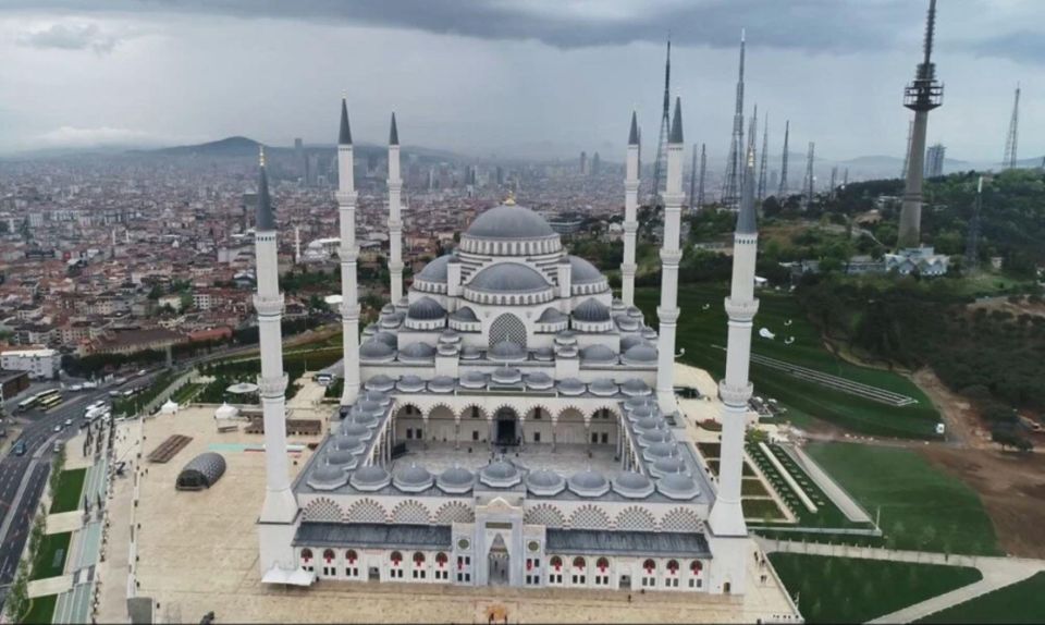 Istanbul: Highlights of Two Continents, Coach & Cruise Tour - Iconic Mosque Visits