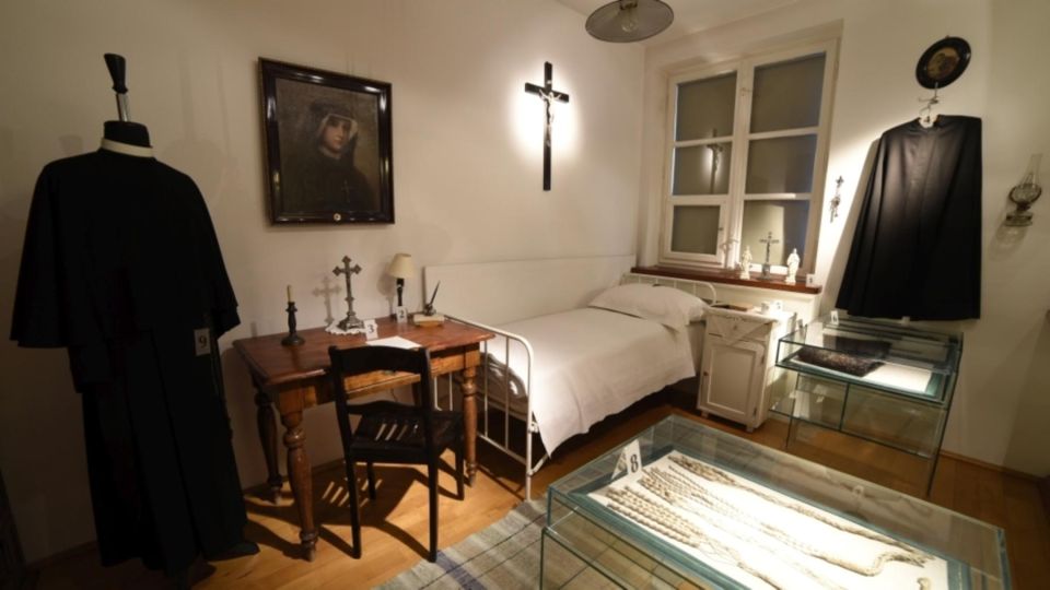 Krakow: Pope John Paul II Guided Tour With Home & Sanctuary - Tour Rating and Pricing