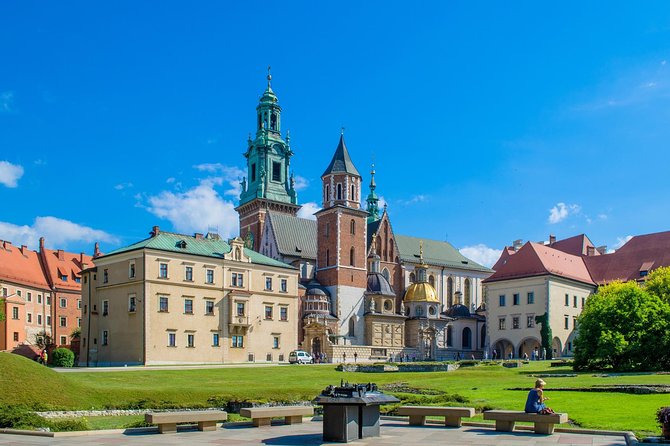 Krakow: Wawel Castle Guided Tour With Skip-The-Line Entry - Wawel Castles Architectural Highlights