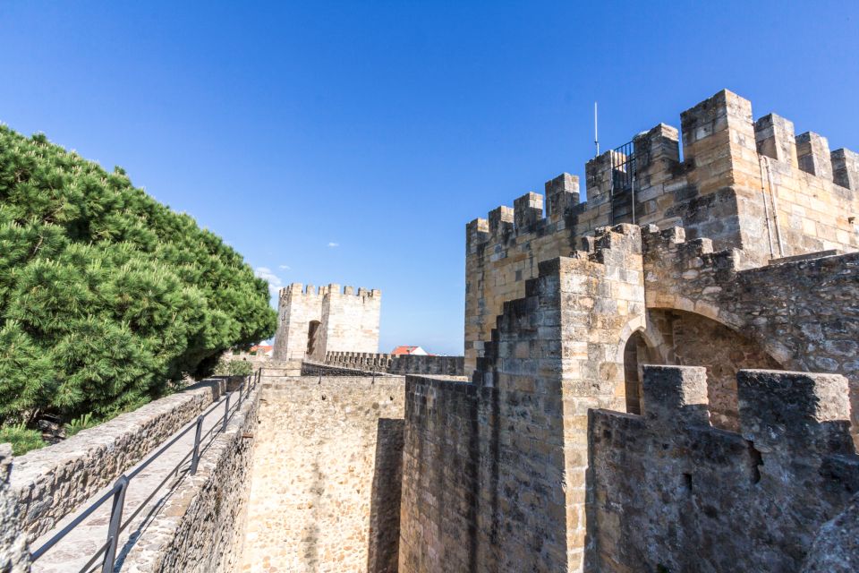 Lisbon: Sao Jorge Castle Skip-The-Line Ticket With Guide - Accessibility and Suitability