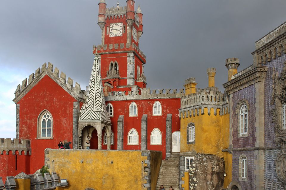 Lisbon: Sintra, Cascais, & Estoril Guided Day Tour - Participant Information