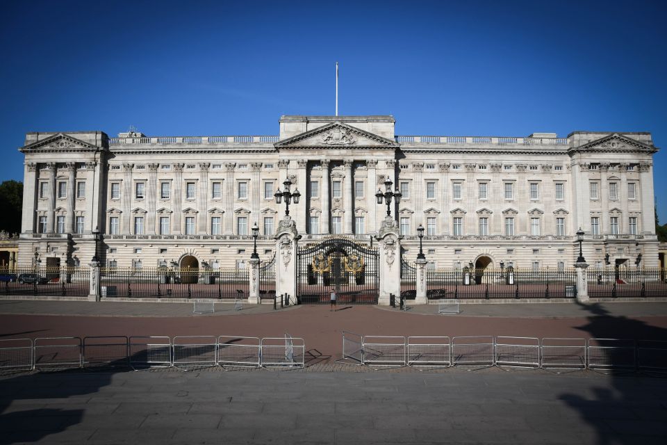 London: British Royalty Walking Tour - Tour Duration