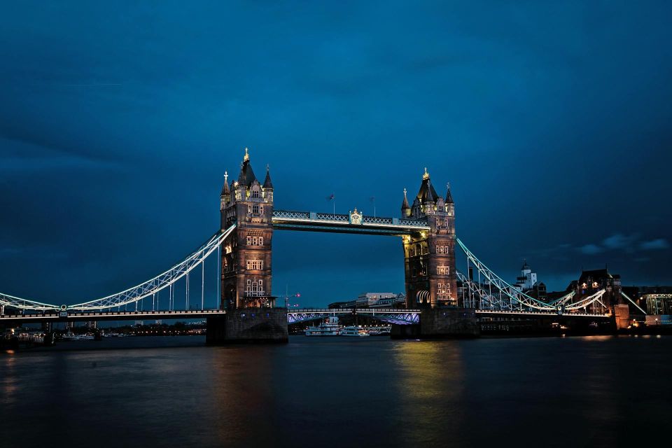 London : Digital Audio Guide for Tower Bridge - Captivating Narration by Mister Jones