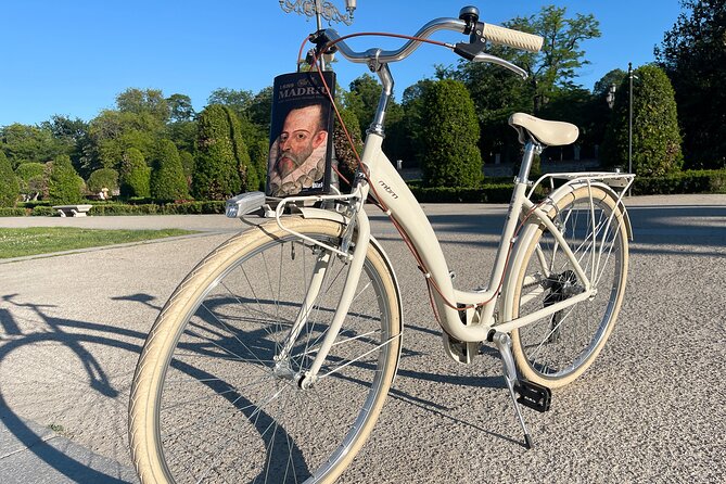 Madrid : Vintage Bikes Rentals With Old Map - Experience Details and Cancellation Policy