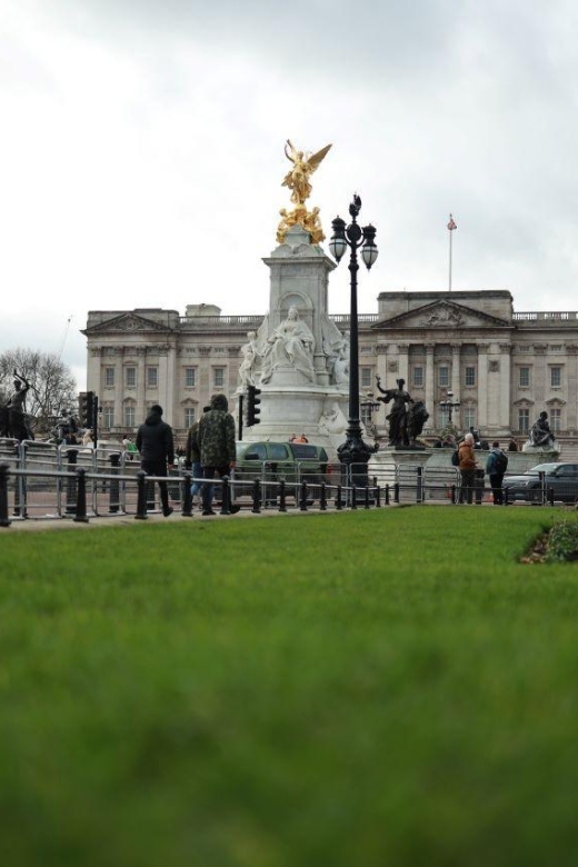 Majesty in Motion: Exploring Westminsters Royal Legacy - Buckingham Palace Splendor