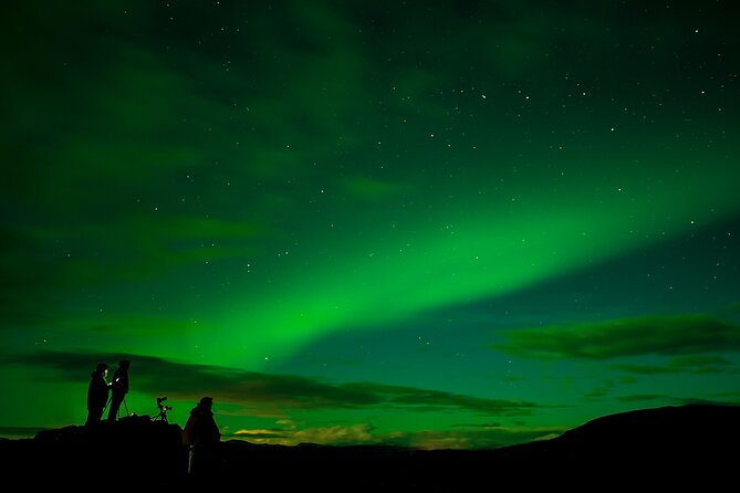 Northern Lights Tour With Icelandic Snacks and Hot Chocolate - Journey to Viewing Spot