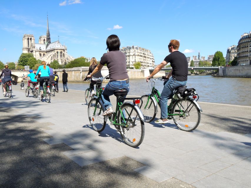 Paris: Famous Monuments Cycling Tour - Bicycle and Helmet Rental