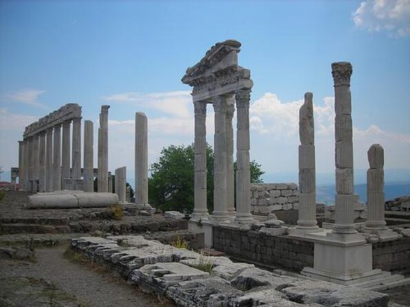 Pergamon Tour - Exploring Pergamon