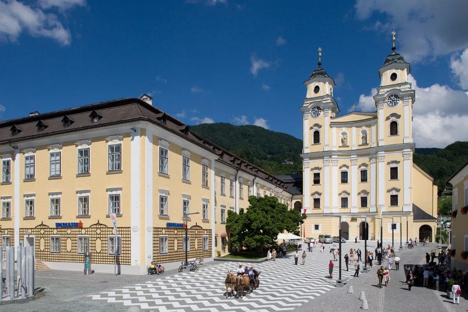 Salzburg: Private Sound of Maria Tour to Filming Locations - Entertainment and Personalization