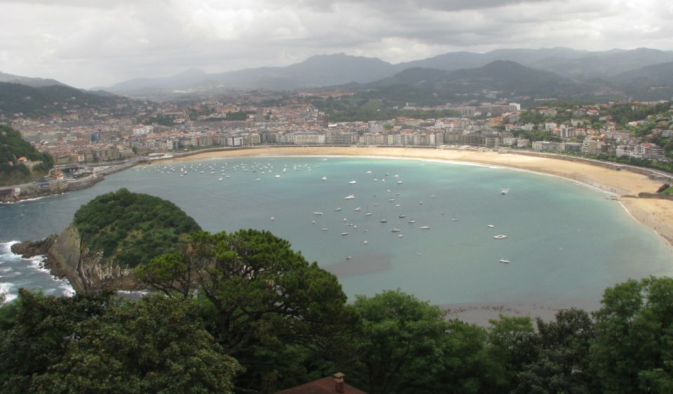 San Sebastian Complete Private Walking Tour + Monte Igeldo - Highlights