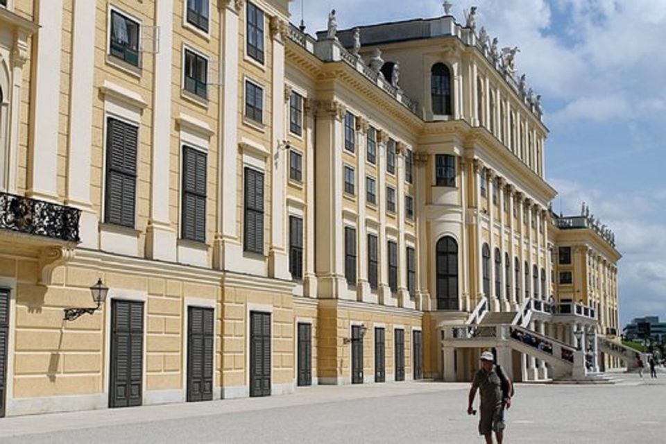 Schönbrunn Grand Tour: Private Skip-the-Line Walking Tour - Meeting Point