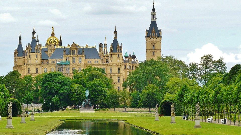 Schwerin: Private Guided Walking Tour - Booking and Cancellation Policies