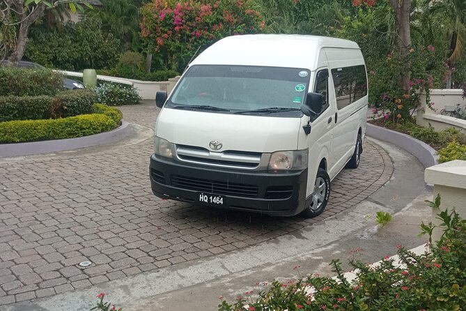 St. Lucia Private Airport Transfers From UVF (Groups of 4) - Vehicle Amenities