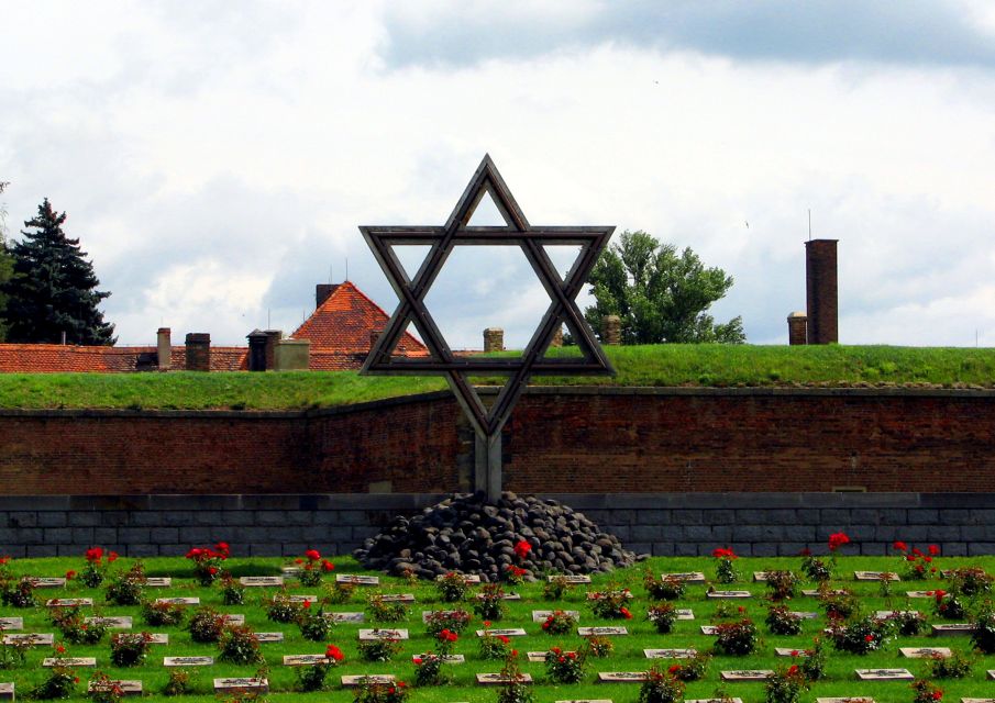 Terezin Memorial: Bus Tour From Prague - Customer Ratings and Feedback