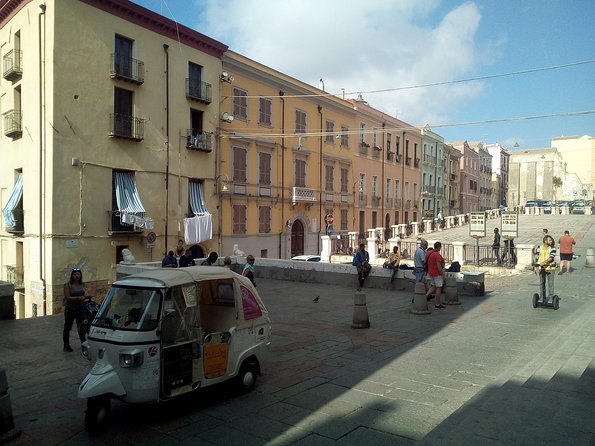 Tour in Ape Calessino (Tuk Tuk) 4 Districts + Poetto Beach + Pink Flamingos - Included in the Tour