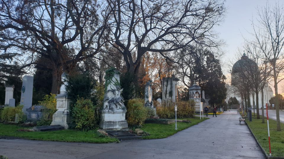 Vienna: Guided Walking Tour of the Central Cemetery - Extraordinary Lives of the Citizens