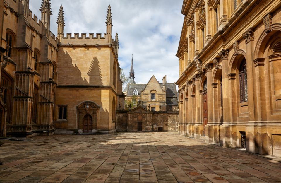 Wizarding Oxford Tour: Follow in Harry Potter's Footsteps - Clarendon Building