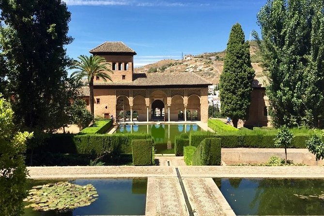 Alhambra, Nasrid Palaces and Generalife Private Tour From Malaga - Maximum of 8 Participants