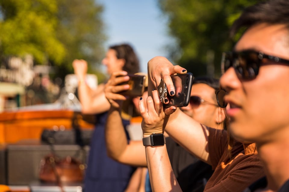 Amsterdam: 1.5-Hour Guided Canal Cruise With Drinks & Snacks - Important Guidelines and Restrictions