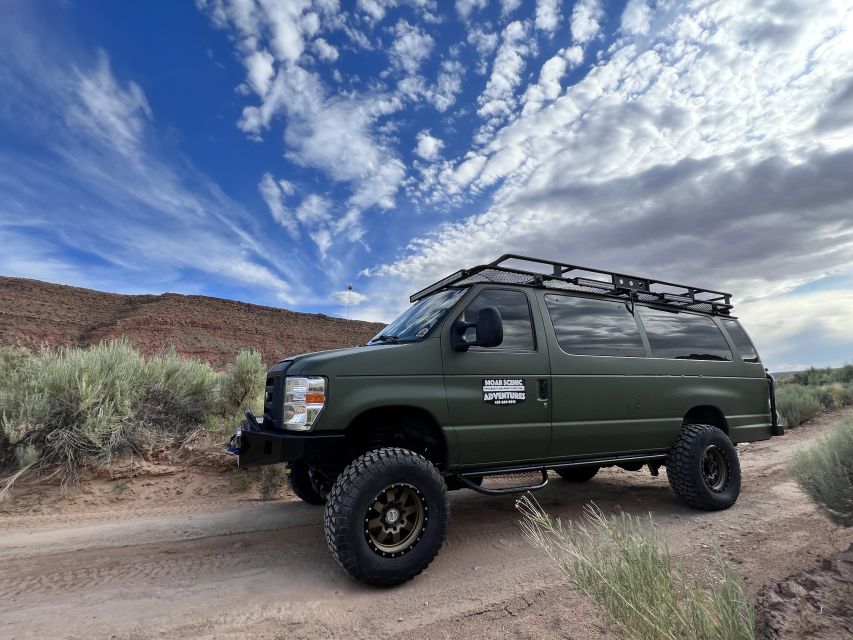 Arches National Park: Sunset Pavement Van Tour - Weather and Attire Considerations