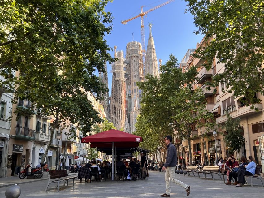 Barcelona: Gaudí & Sagrada Familia Guided Tour - Transportation Recommendations