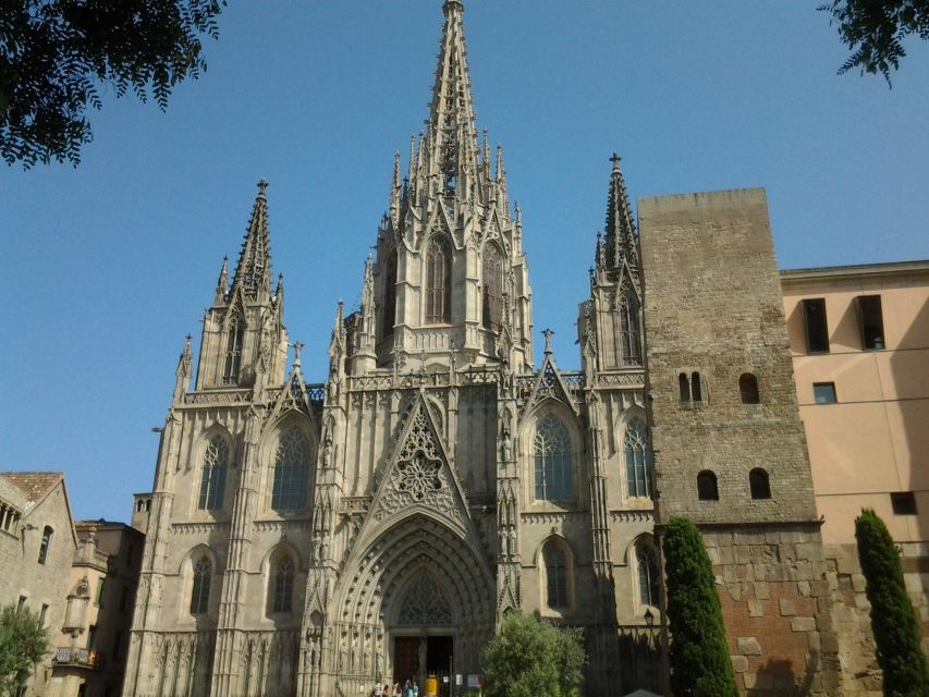 Barcelona: Gothic Quarter Legends Walking Tour With Tapas - Meeting Point