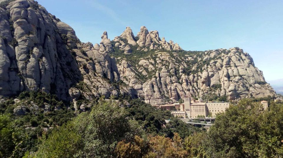 Barcelona: Montserrat Private Trip With Cable Car and Lunch - Explore Farmers Market