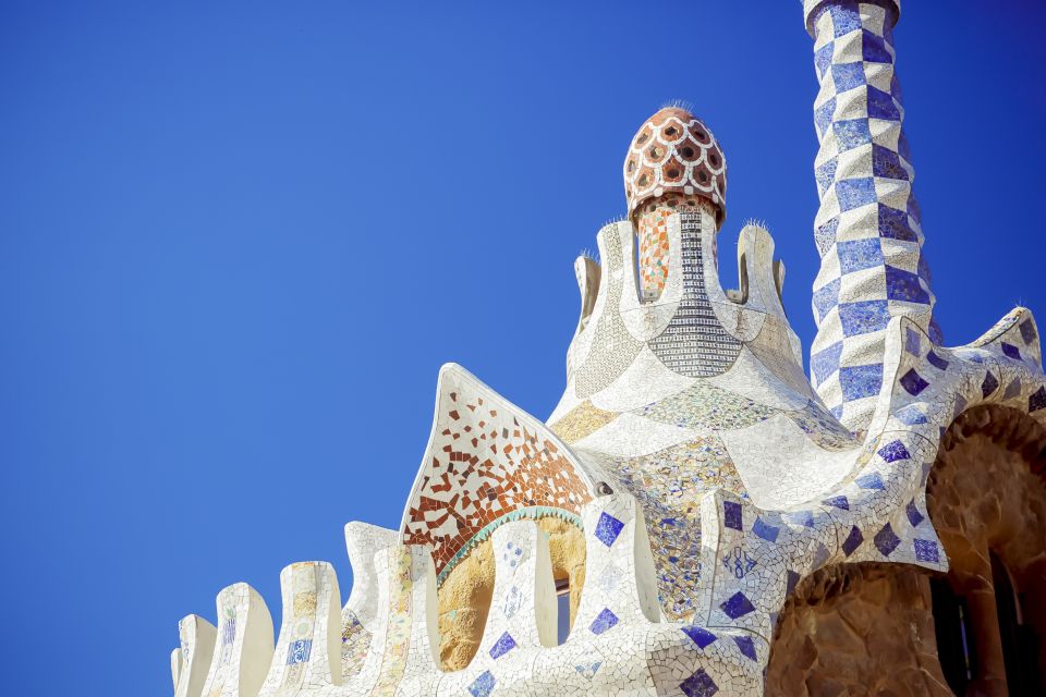 Barcelona: Park Güell Fast-Track Guided Tour - Itinerary Highlights