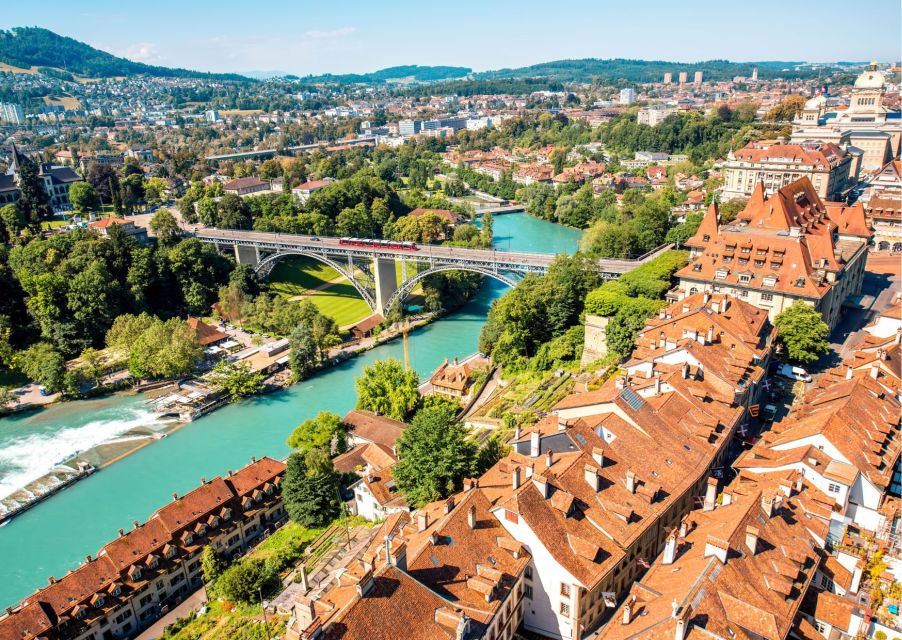 Bern: Highlights & Hidden Gems Guided Tour in a Small Group - Meeting Point and Duration