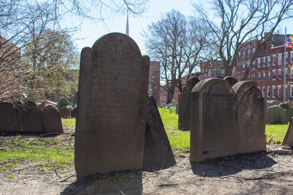 Boston: City History and Highlights Audio App Walking Tour - Resting Place of Founding Fathers