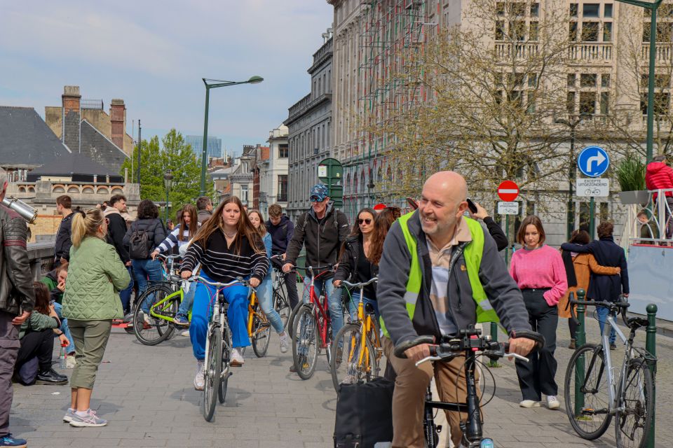 Brussels: Highlights and Hidden Gems Bike Tour - Positive Traveler Feedback