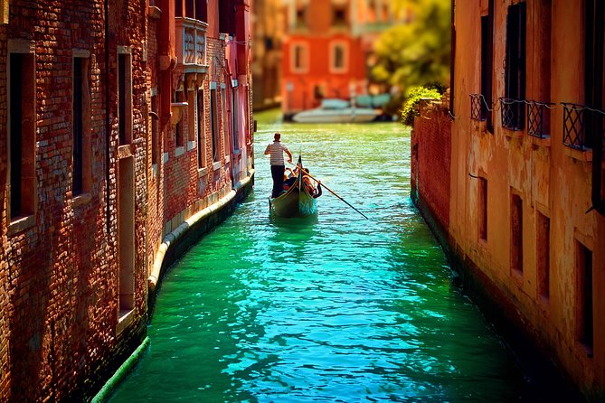 Classic 30-Minute Gondola Ride in Venice - Gondola Experience Expectations