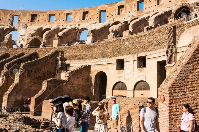 Colosseum With Guide + Skip the Line: Colosseum, Roman Forum and Palatine Hill - Tour Guides and Languages