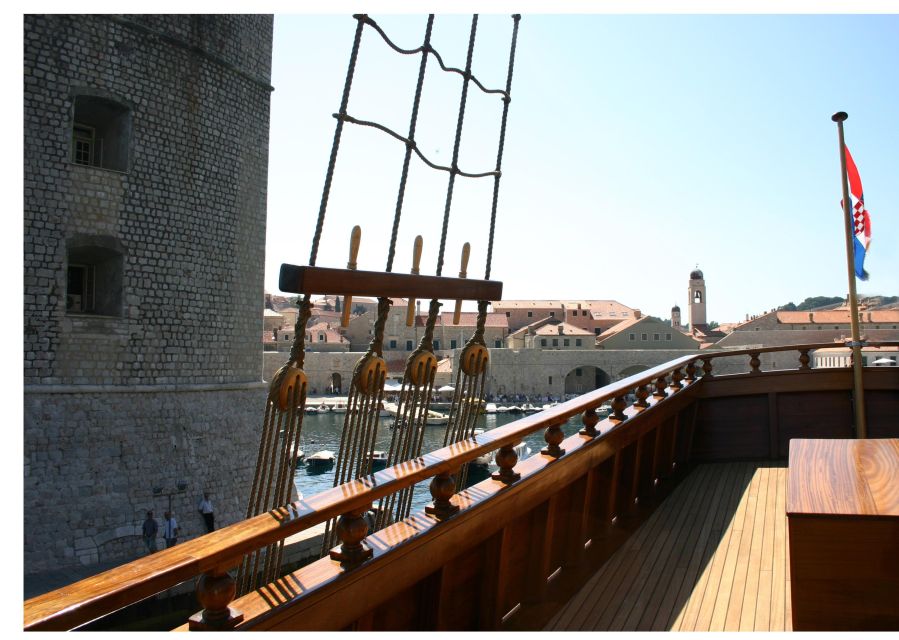 Dubrovnik: 2-Hour Panoramic Cruise & Historical Walking Tour - Walking Tour of Dubrovniks Old Town