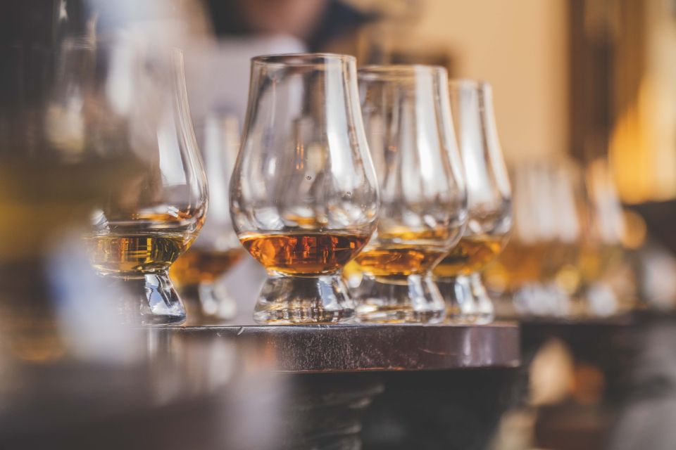 Edinburgh: Guided Whisky Tasting & Walking Tour - Whisky Tastings