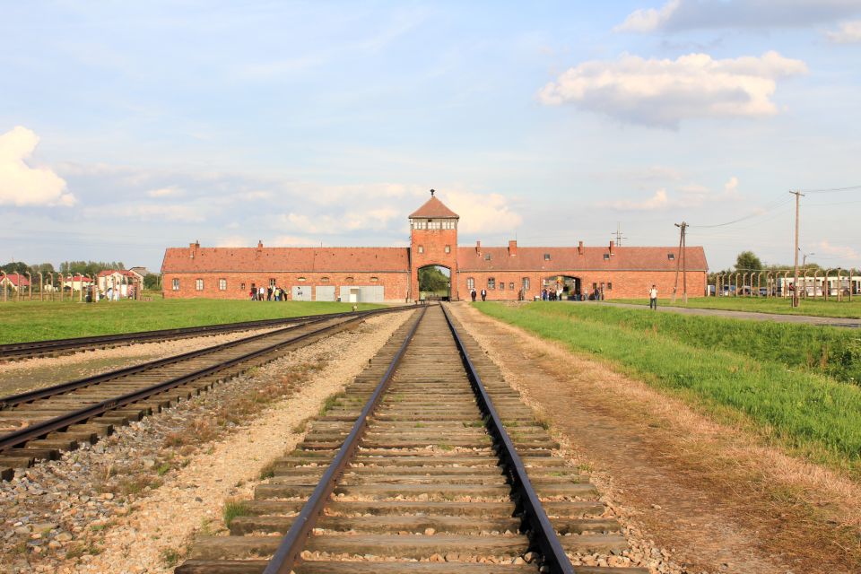 From Kraków: Auschwitz-Birkenau Memorial Guided Tour - Group Size