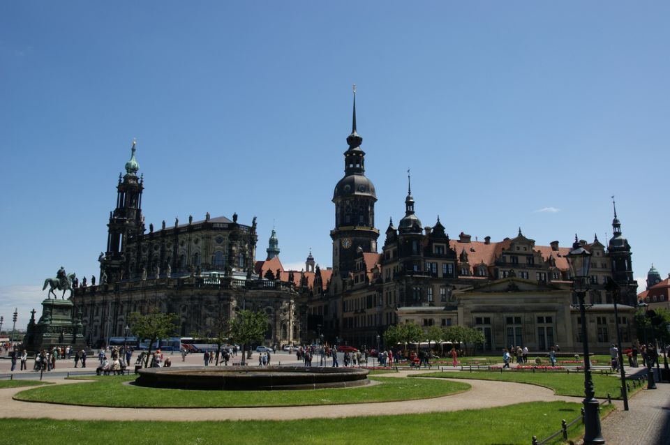 Full Day Tour to Dresden With Zwinger Visit From Prague - Guided Tour Details